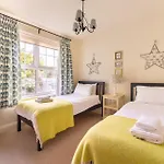 Hillcrest At Roger Ground *